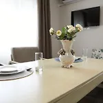 Romilia Aparthotel