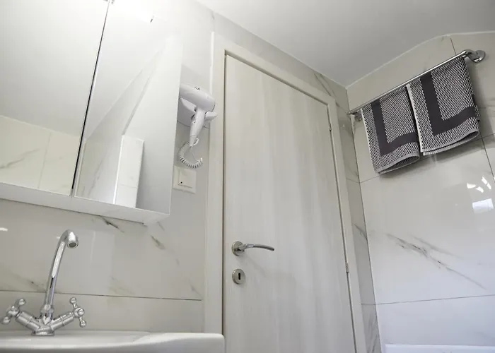 Romilia Aparthotel 4*