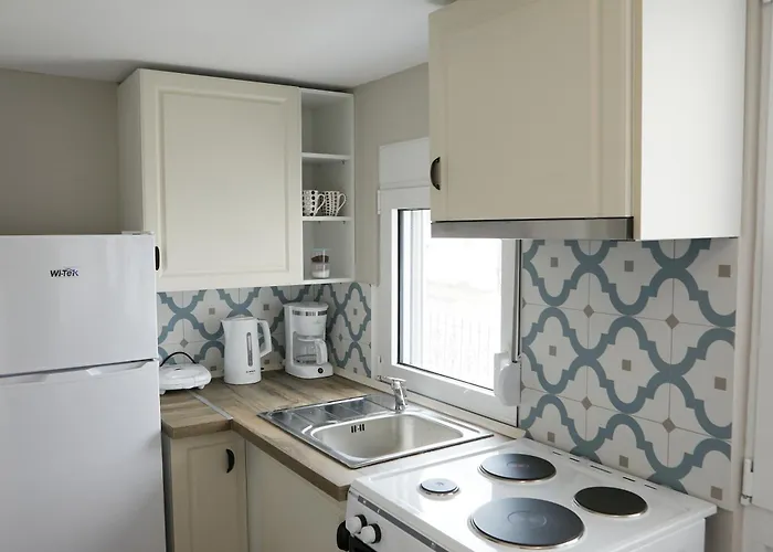 Romilia Aparthotel 4*