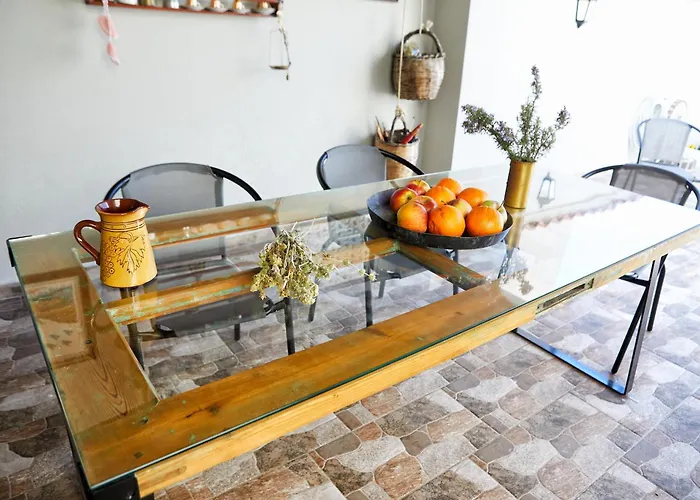 Romilia Aparthotel 4*